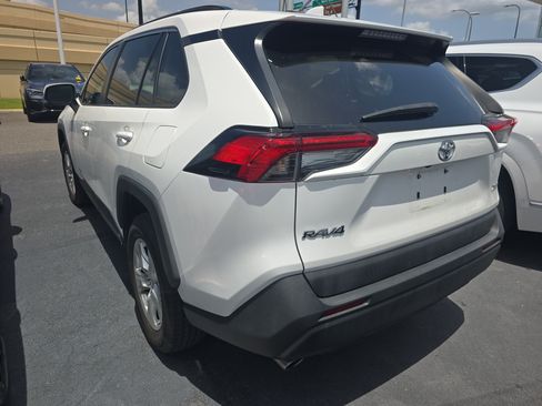Used 2021 Toyota RAV4 XLE FWD image 4