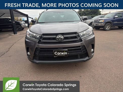 Used 2018 Toyota Highlander SE AWD/4WD image 2