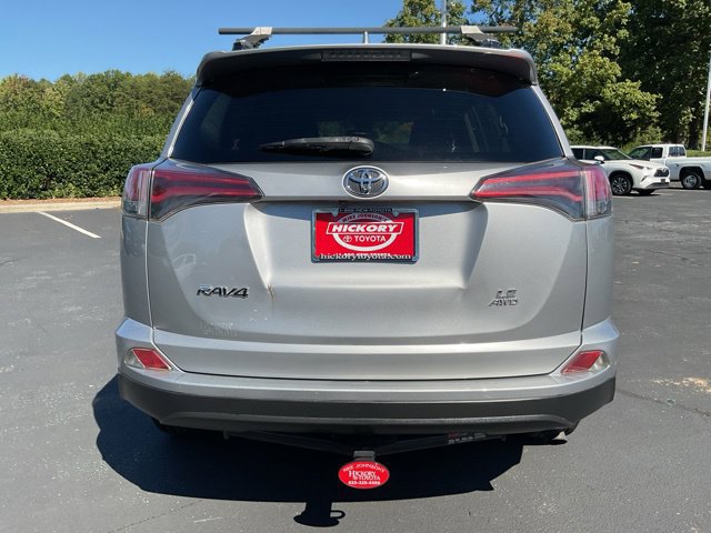 Used 2018 Toyota RAV4 LE AWD/4WD image 9