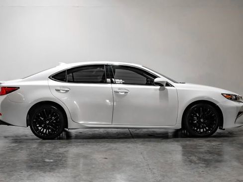 Used 2016 Lexus ES 350 w/ Luxury Package w/Wood Trim FWD image 10