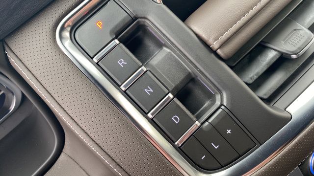 Used 2023 GMC Yukon SLT w/ SLT Luxury Package AWD/4WD image 18