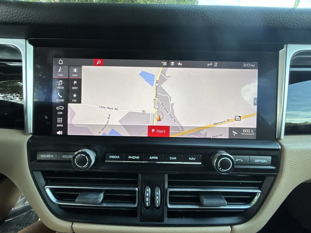 Used 2020 Porsche Macan AWD/4WD image 19