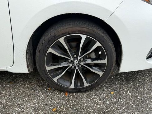 Used 2018 Toyota Corolla SE FWD image 11