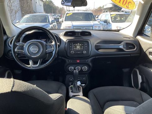 Used 2017 Jeep Renegade Latitude w/ Cold Weather Group image 13