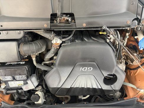 Used 2013 Hyundai Veloster FWD image 25