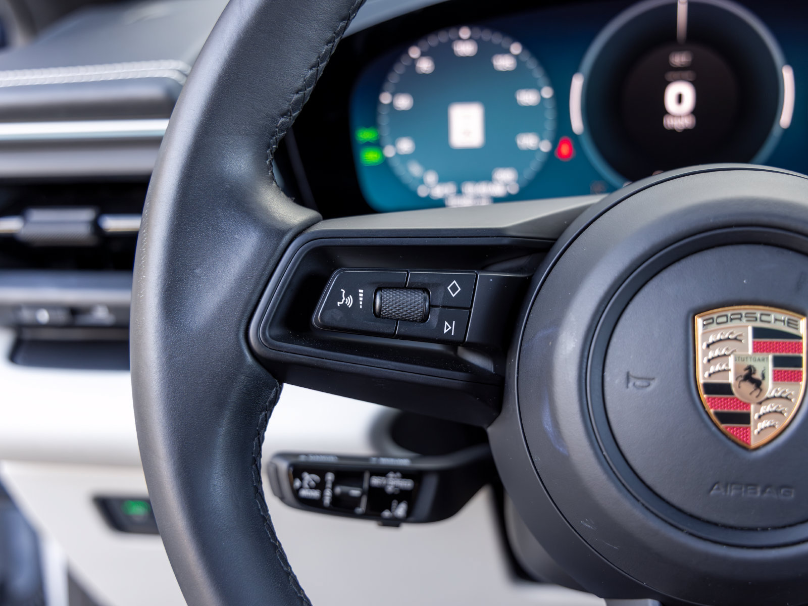 Certified 2025 Porsche Macan Electric RWD image 34