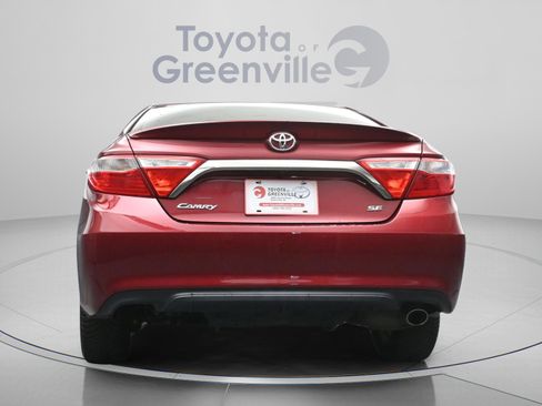 Used 2017 Toyota Camry SE w/ Moonroof Package FWD image 9