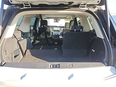 Used 2025 Ford Expedition Platinum AWD/4WD image 5