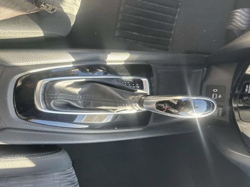 Used 2020 Nissan Rogue SV image 16