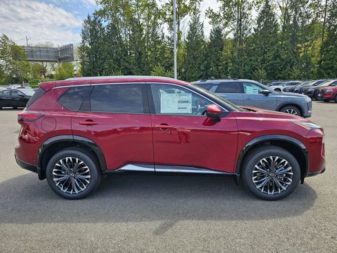 New 2026 Nissan Rogue Platinum w/ Tech Package AWD/4WD image 4