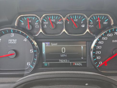 Used 2019 Chevrolet Suburban LT w/ LT Signature Package AWD/4WD image 6