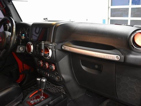 Used 2015 Jeep Wrangler Unlimited Sahara w/ Connectivity Group image 20