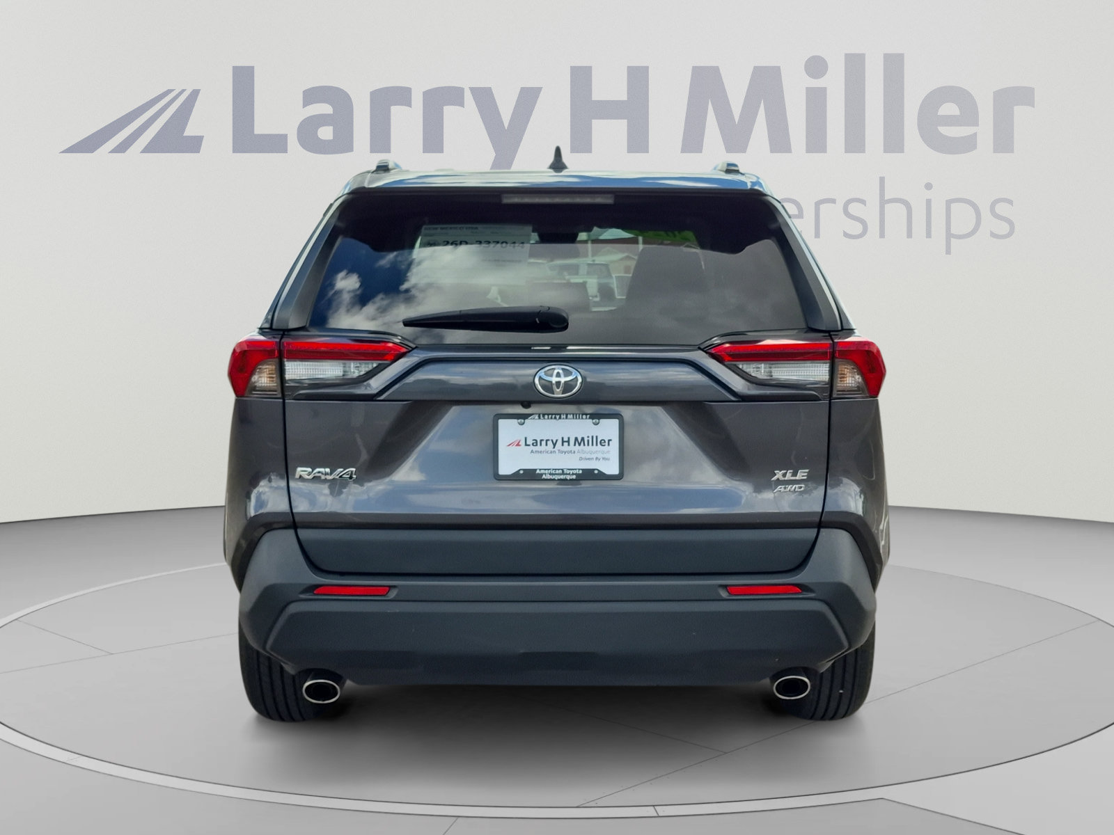Used 2024 Toyota RAV4 XLE AWD/4WD image 4