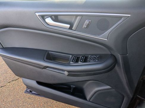 Used 2024 Ford Edge SEL image 9