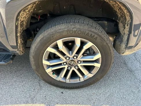 Used 2025 Toyota 4Runner Limited AWD/4WD image 12