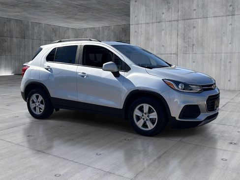 Used 2021 Chevrolet Trax LT w/ Driver Confidence Package FWD image 7