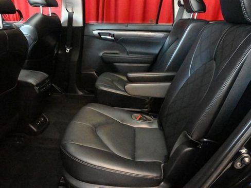 Certified 2021 Toyota Highlander Platinum image 3