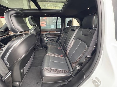 Used 2022 Jeep Grand Cherokee Summit w/ Luxury Tech Group V image 18