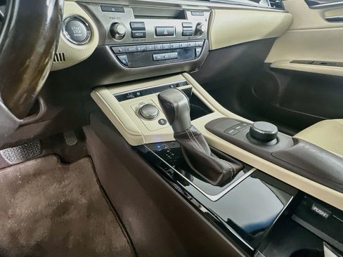 Used 2017 Lexus ES 350 w/ Premium Package FWD image 24