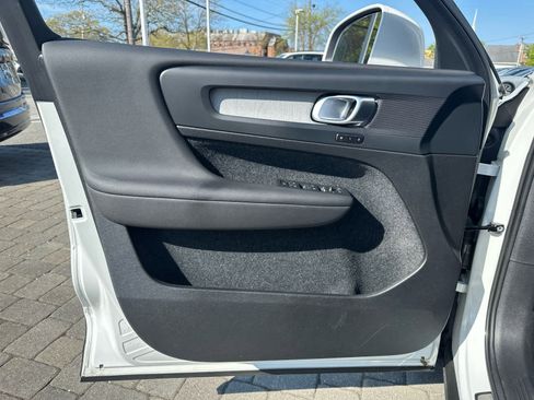 Used 2025 Volvo XC40 B5 Plus AWD/4WD image 8