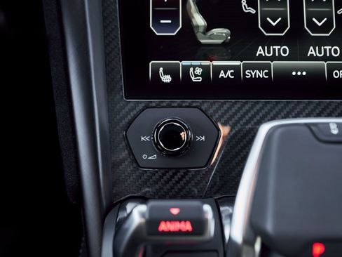 Used 2024 Lamborghini Urus Performante image 75