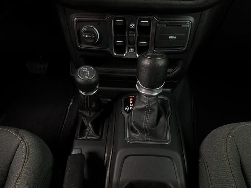 Used 2025 Jeep Wrangler Unlimited Sport AWD/4WD image 19