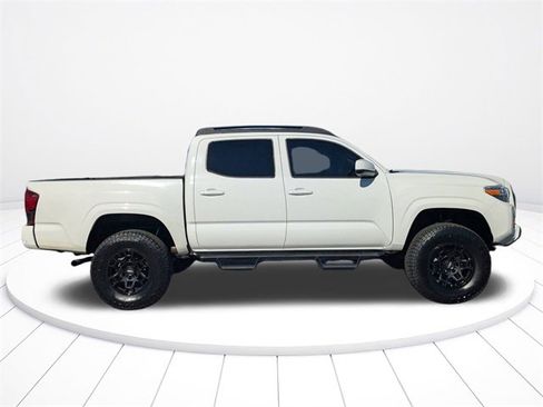 Used 2022 Toyota Tacoma SR image 9
