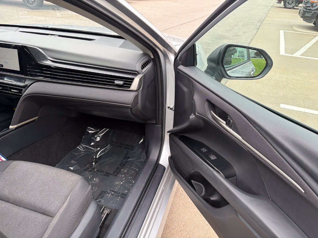 Used 2025 Toyota Camry LE FWD image 17