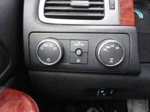 Used 2010 Chevrolet Suburban LTZ image 12