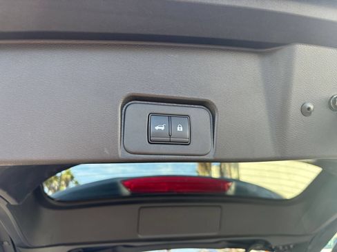 Used 2025 Nissan Rogue SV AWD/4WD image 23
