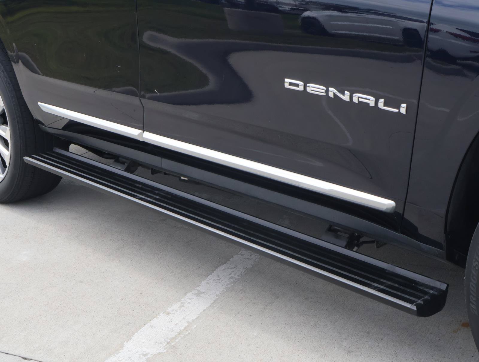 Used 2021 GMC Yukon Denali w/ Denali Ultimate Package AWD/4WD image 9