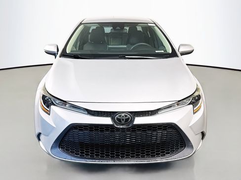 Used 2020 Toyota Corolla LE image 2