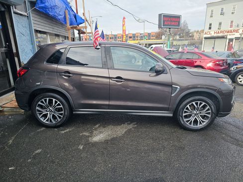 Used 2023 Mitsubishi Outlander Sport SE image 3