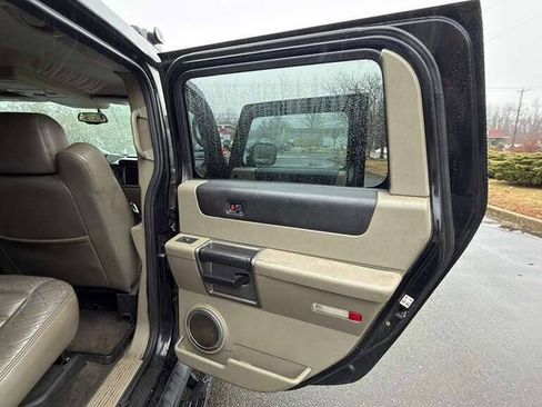 Used 2003 HUMMER H2 w/ Preferred Equipment Group image 22