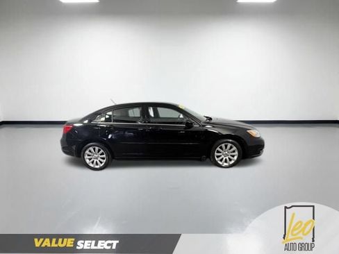 Used 2014 Chrysler 200 Touring FWD image 6