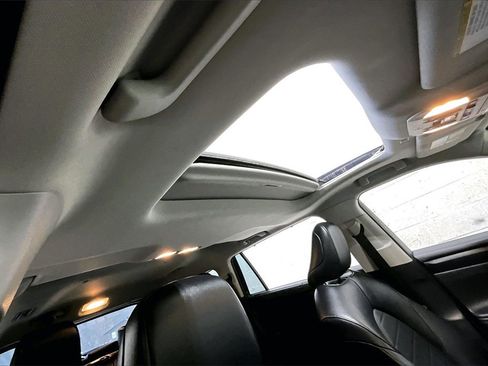 Used 2022 Toyota Highlander XLE image 27