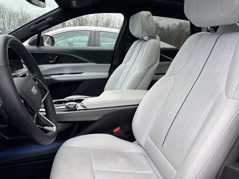 Used 2024 Cadillac Lyriq Sport image 13