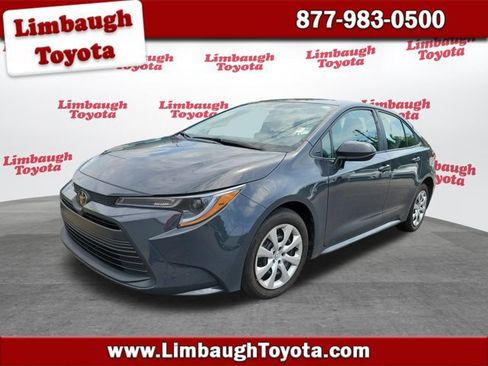 Used 2025 Toyota Corolla LE FWD image 1