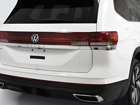 Used 2024 Volkswagen Atlas SE image 3