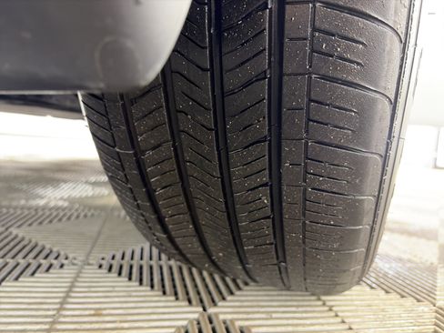 Used 2023 Toyota Highlander Platinum image 13