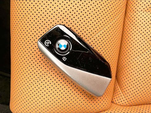 Used 2025 BMW X7 xDrive40i w/ Premium Package image 15