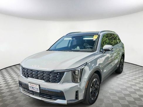 Certified 2025 Kia Sorento S w/ Panoramic Sunroof Package image 2