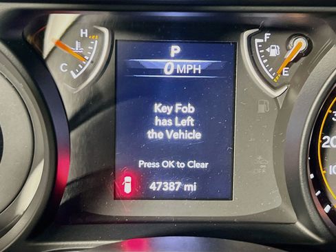 Used 2024 Jeep Wrangler Unlimited Sport AWD/4WD image 13