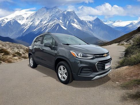 Used 2018 Chevrolet Trax LT w/ LT Convenience Package image 7