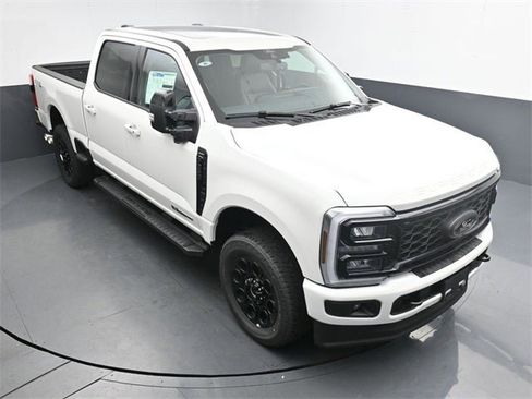 New 2025 Ford F250 Lariat w/ Black Appearance Package image 16