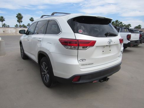 Used 2019 Toyota Highlander XLE image 4