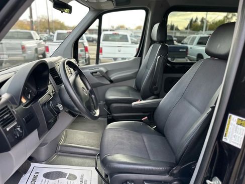 Used 2014 Mercedes-Benz Sprinter 2500 image 19