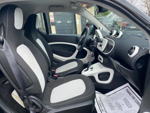 Used 2016 smart fortwo passion image 20