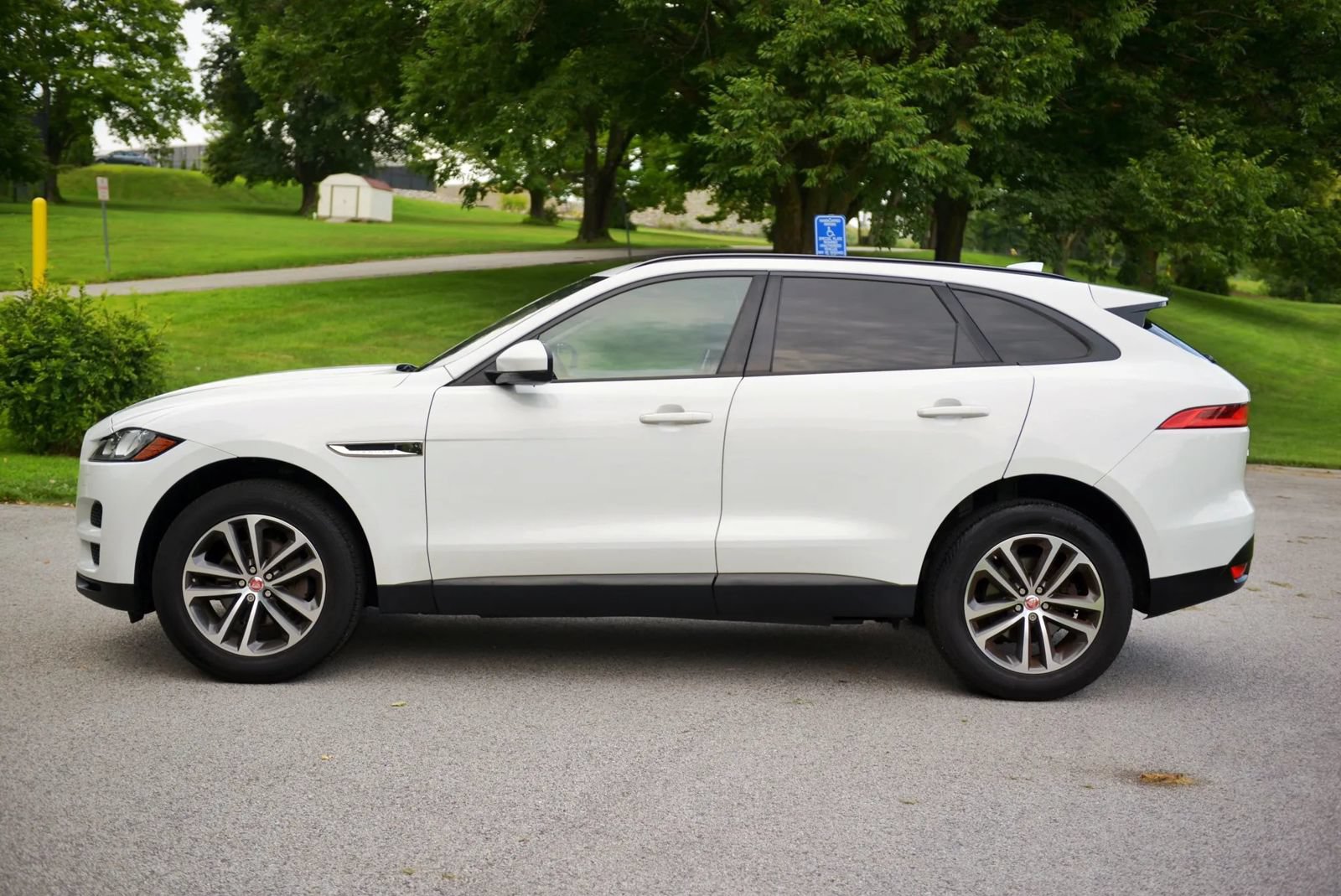 Used 2018 Jaguar F-PACE Premium AWD/4WD image 44