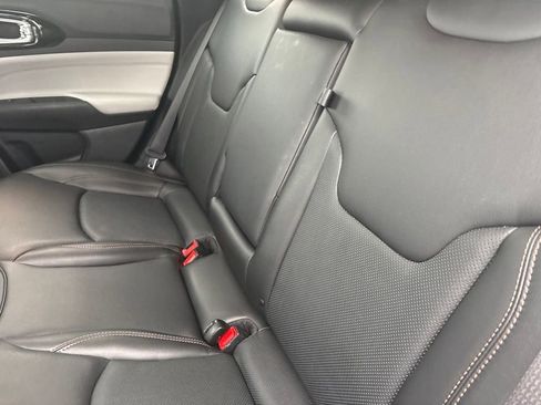 Certified 2022 Jeep Compass Limited image 32